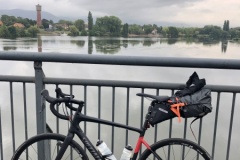 Auf der Neckarbrücke bei Ladenburg
