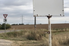 Schild ohne Inhalt im Saalekreis